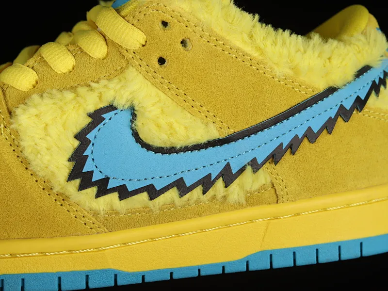 All categories Nk SB Dunk Series Nk SB Dunk Low low-top sneakers OG version Grateful Dead x Nk SB Dunk Low "Yellow Bear" joint model yellow and blue bear sports skateboard shoes CJ5378-700